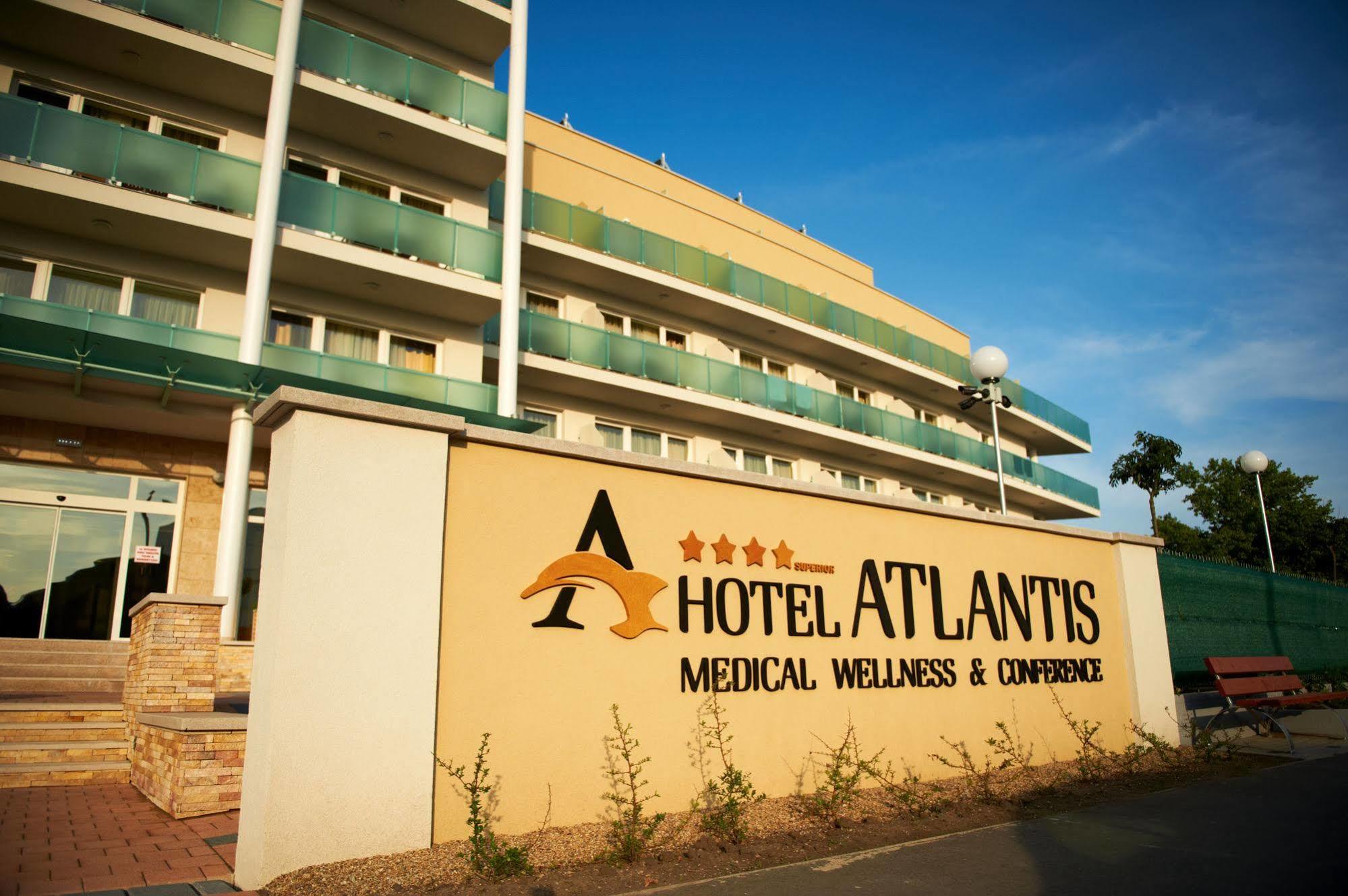 Hotel Atlantis Medical, Wellness & Conference Хайдусобосло Экстерьер фото